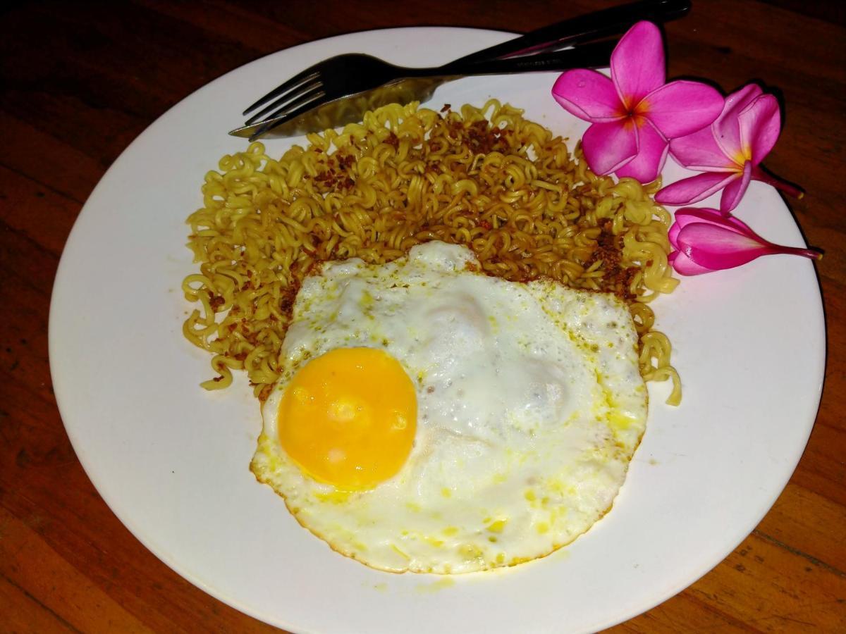 Mengalung Kuta (Lombok)