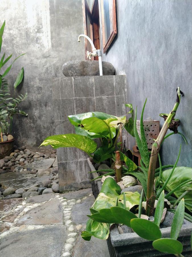 Mengalung Kuta (Lombok)