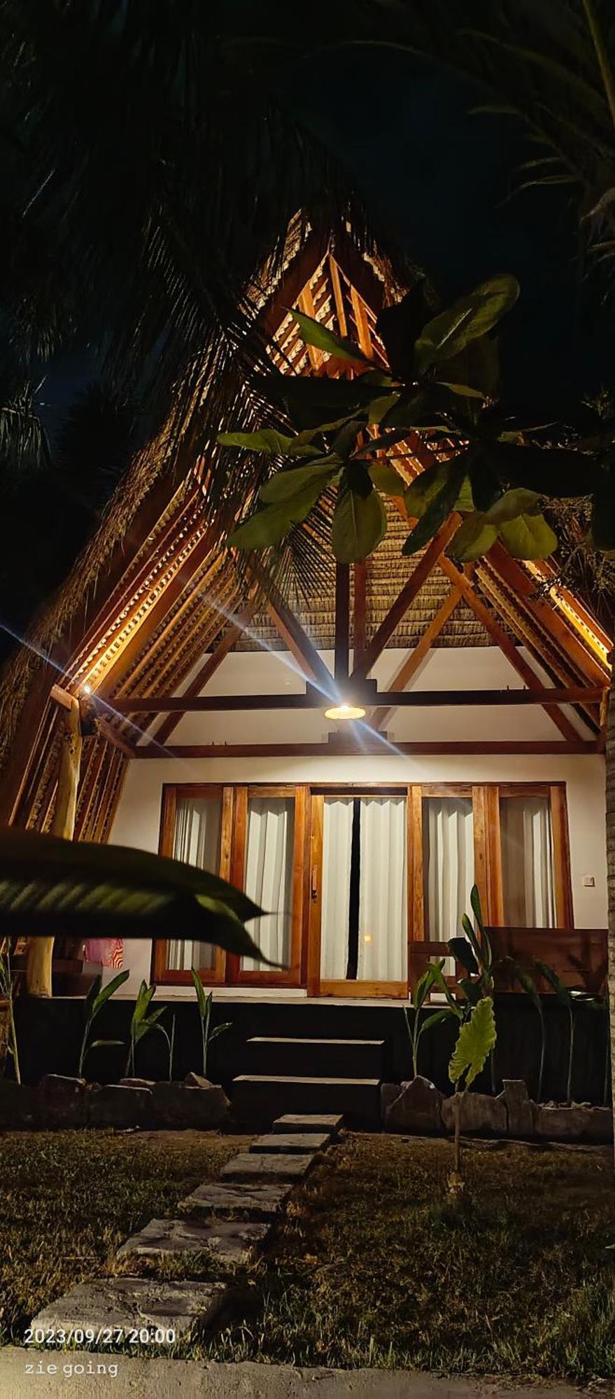 Mengalung Kuta (Lombok)