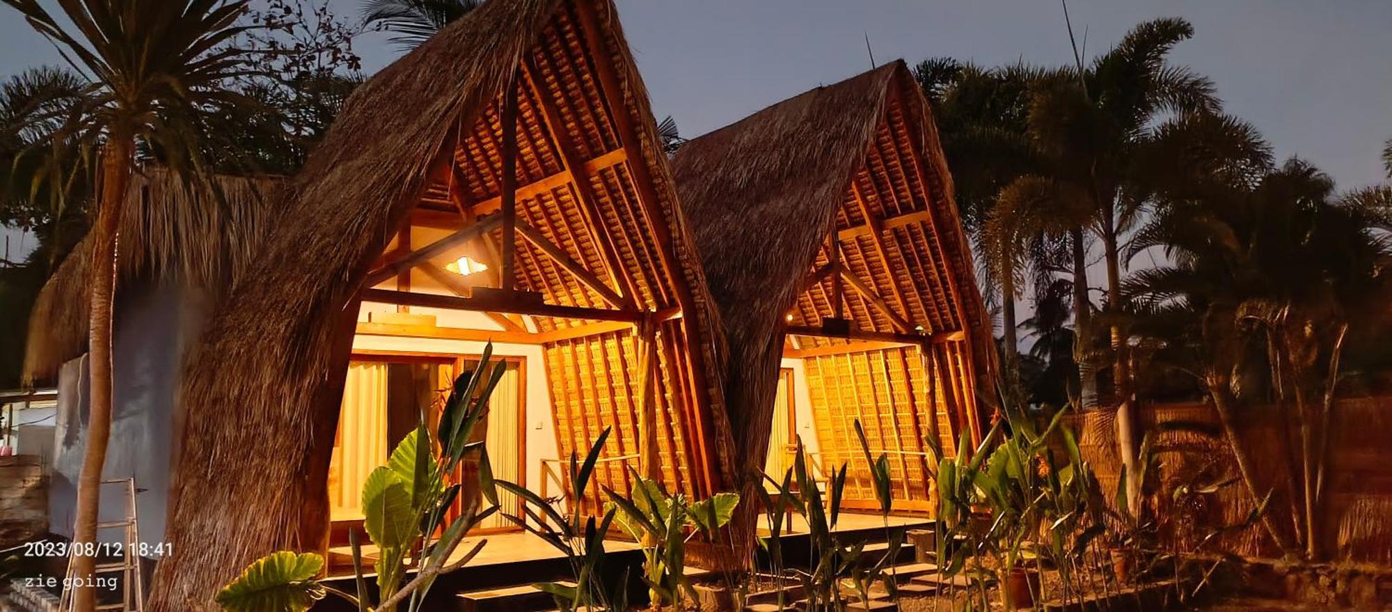 Mengalung * Kuta (Lombok)