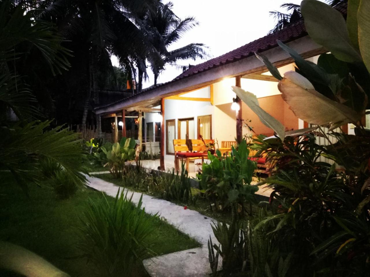 Mengalung Homestay *